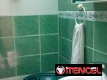 Vendo, en Centro Habana, vivienda en bajos, 3/4 reales y 3 baños. 58711030 Adis