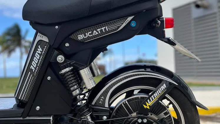 𝐁𝐈𝐂𝐈𝐌𝐎𝐓𝐎 BUCATTI ULTRA