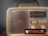Radio de corriente 110 voll y bateria Funciona sin corriente tambien.