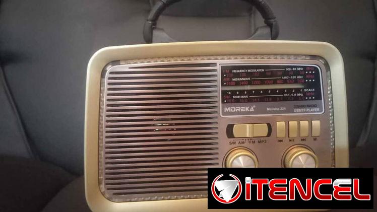 Radio de corriente 110 voll y bateria Funciona sin corriente tambien.