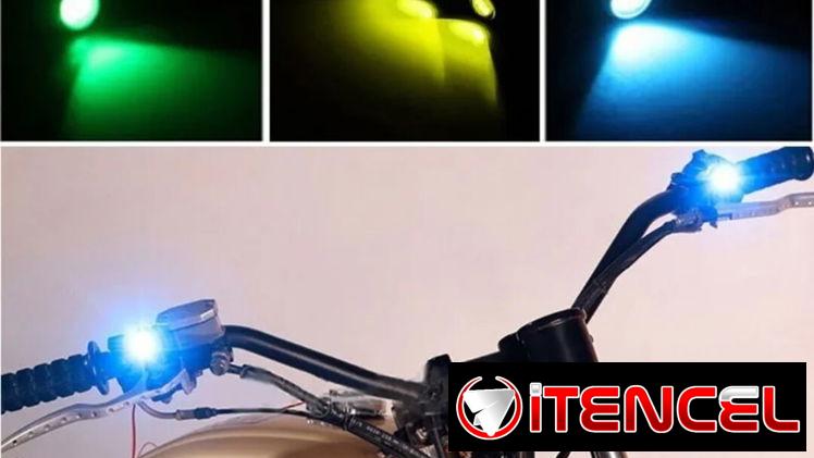 Luces led q parpadean estrobo se ponen en la base de los espejos en la moto