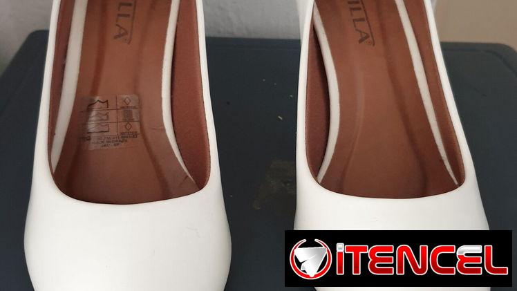 Zapatos puntilla blanco  con tacon dorado