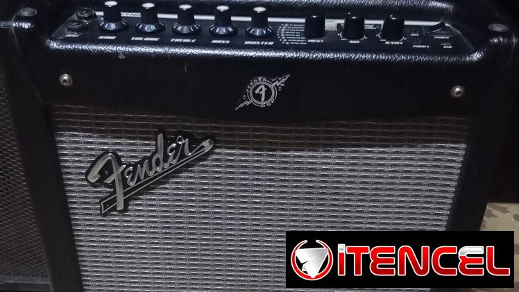 Amplificador de Guitarra Fender Mustang I V.2