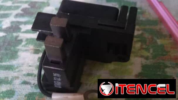 Piezas varias para LADA. Aceite castrol y líquido de frenos. También filtro de aire y radio para nissan