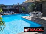 Casa Janet con piscina y 5 habitaciones para 18 personas. Paneles solares..whatssap 5 2959440