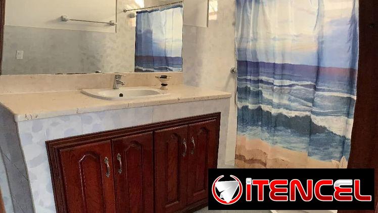 Hermosa propiedad de 2 niveles en Playa