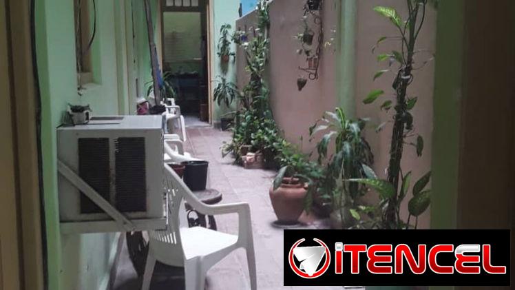 Vendo, en Centro Habana, vivienda en bajos, 3/4 reales y 3 baños. 58711030 Adis