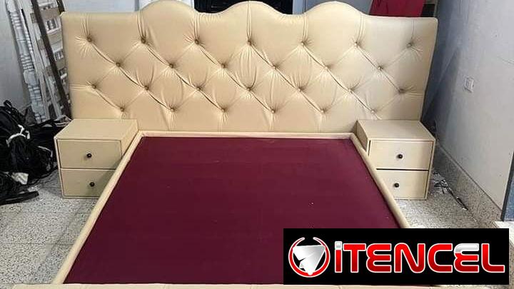 Cama Tapizada lista para Entrega con Mesitas