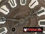 Reloj muy antiguo de pared. Objeto de colección o para ambientación