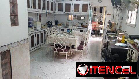 Vendo casa habilitada para rentar de 4 habitaciones, 4 baños y garaje cerca de la Ciudad Deportiva.