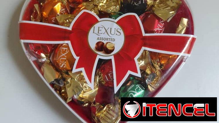 Caja de bombones. Mensajería opcional