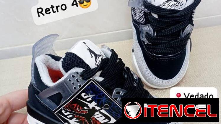 TENIS PARA NIÑOS Y NIÑAS JORDAN RETRO 4 ROJO Y NEGRO