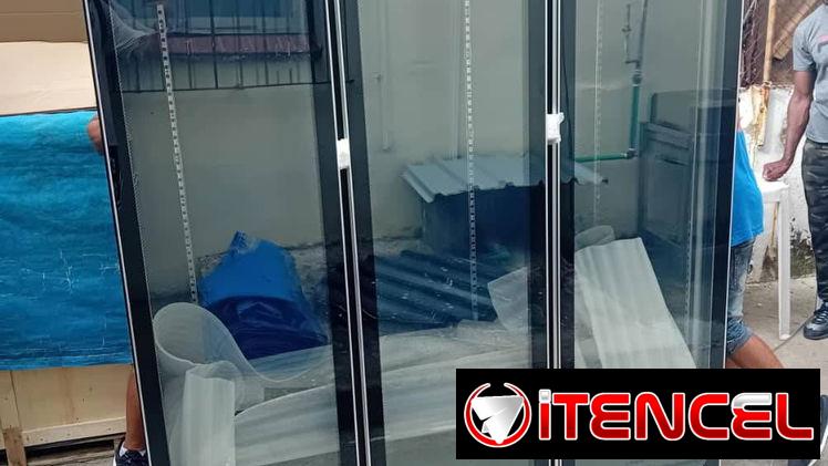 Exhibidora Triple de 36 pies Vertical marca XINGX $2020 USD Transporte incluido  Nueva en Caja Factura y Garantía