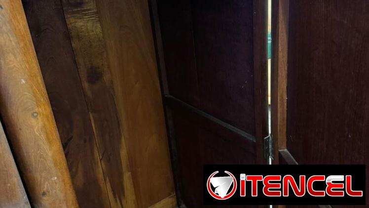 Se vende escaparate en perfecto estado