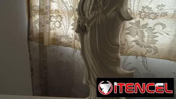 Diosa china de porcelana con base de caoba. 58943104