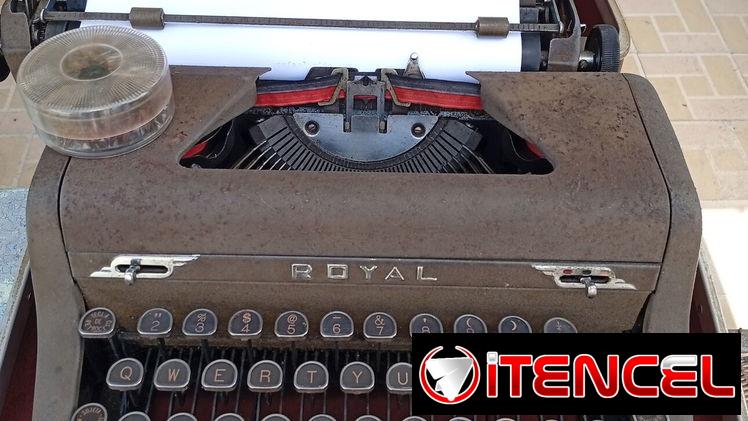 Máquina de escribir antigua