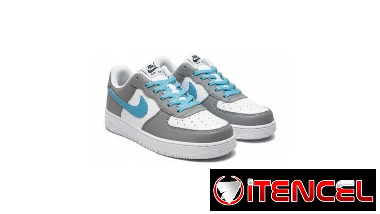 TENIS NIKE AIR FORCE  GRIS CON BLANCO Y AZUL .