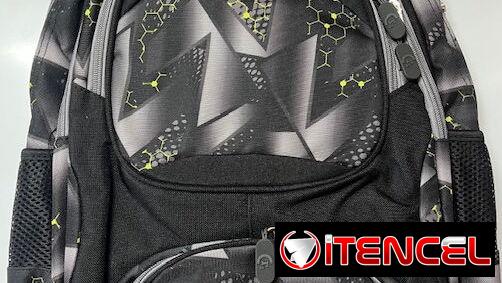 Mochilas con varios zipper y compartimentos, bien fuertes de lona gorda !