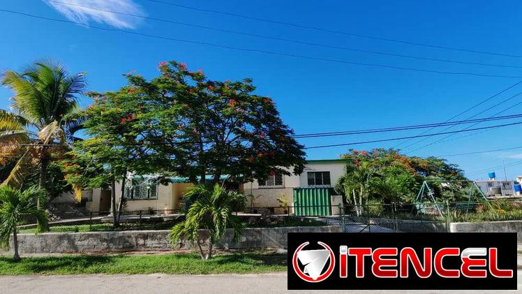Casa de renta en Guanabo a 3 cuadras del mar. No se va la luz tengo paneles solares y baterías.