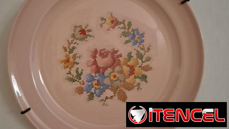 Juego de platos de la marca Taylor, Smith & Taylor de la línea Lu-Ray Pastels del año 39