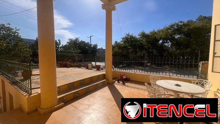 Casa de 3/4 y medio con garaje en el vedado