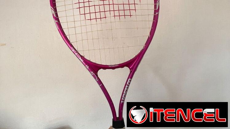 Raqueta de uso en buen estado marca Wilson