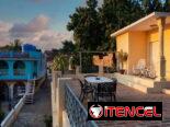 ¡Descubre el encanto colonial de Trinidad en el Hostal Tuto y Cari!