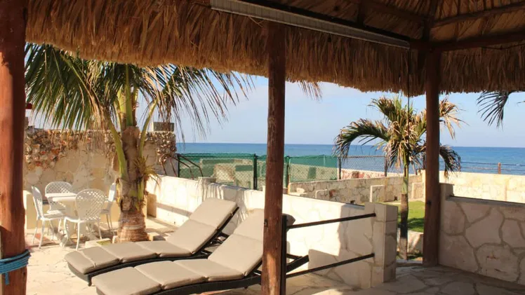 Casa en la playa con piscina en Santa Fe, La Habana. Casa cerca del mar con piscina