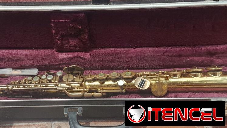 Se vende saxofon soprano