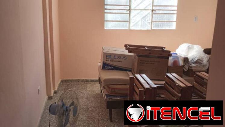 Se vende casa. Solo interesados, oímos propuestas.