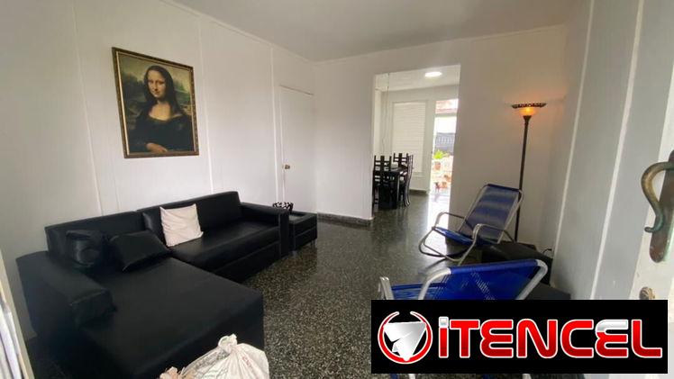 Casa independiente en el Reparto Náutico, Playa con garaje, patio , 5 cuartos 3 baños