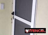 Puertas y ventanas y bajos de meseta