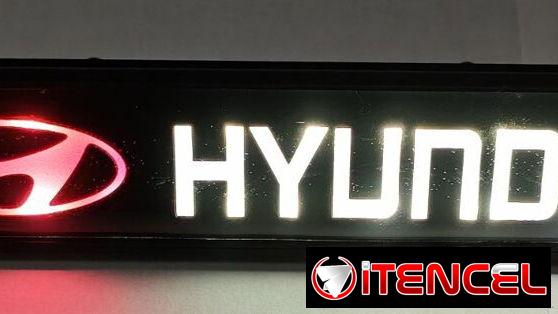 HYUNDAI EMBELLECEDOR LUMINICO