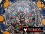 Plato de pared en cerámica pintada a mano. Firmada