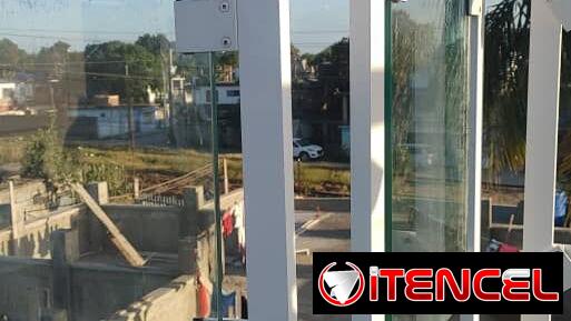 Fabricación profesional en aluminio y cristal