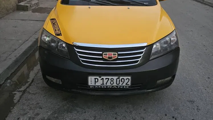 🚖 ¡Explora Cuba con Nuestro Servicio de Taxi Colectivo y Privado! 🌴