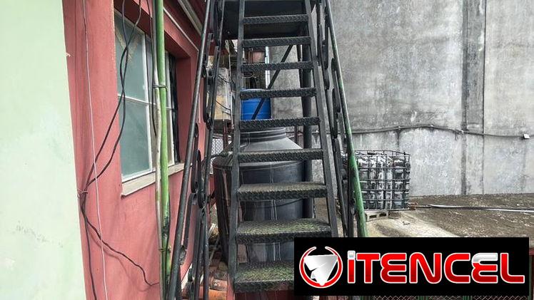 🏡 Casa en venta – Marianao 3 pisos, céntrica y con terraza