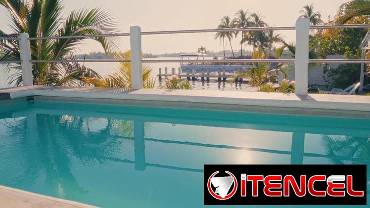 🏡¡Casa de Lujo en Alquiler! Situada frente al mar en #SantaFè, La Habana, con un diseño moderno y lujosas comodidades.