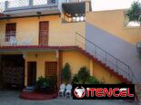 ¡Descubre el encanto colonial de Trinidad en el Hostal Tuto y Cari!