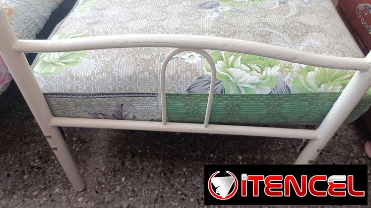 SE VENDE CAMA PERSONAL CON COLCHÓN, DE USO, PERO EN BUEN ESTADO