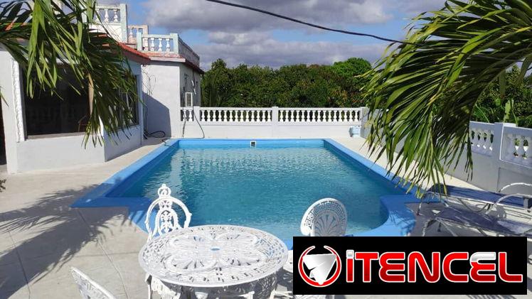 Renta con piscina amplia, 4 habitaciones y planta eléctrica, en esa zona no se va la corriente. Whatssap 5 2959440