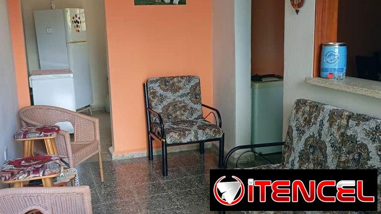 Ofertaaa a 5 cuadras del mar!!! En Cojimar linda casa con posibilidad de garaje!!!