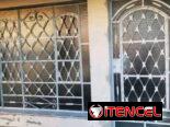 Puertas y ventanas de cristal con marcos de acero y cristales incluidos