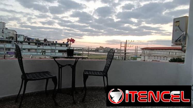 Apartamento en el Vedado con vistas al mar y 3 dormitorios