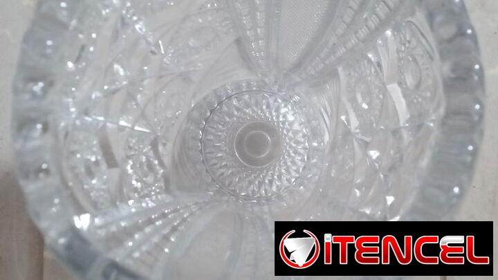 Bucaro de cristal de Bohemia, elegante tallado