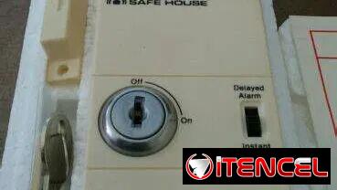 Alarma sonora para puertas de casa o locales. De batería lo cual hace que funcione en apagones