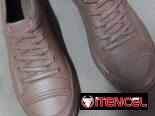 Zapatos de mujer y hambre
