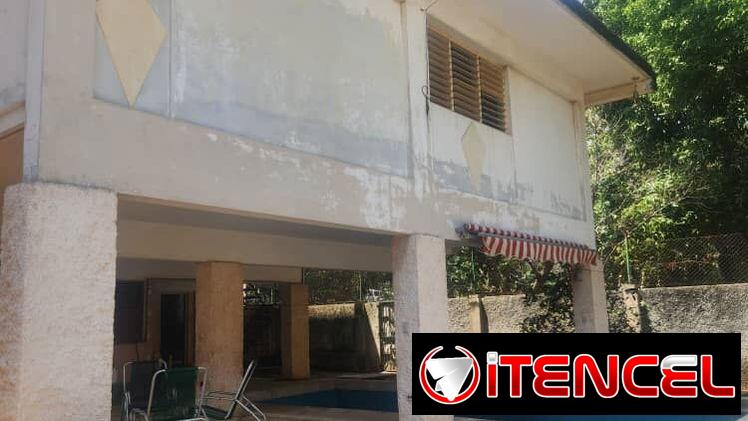 Espectacular mansión a la venta con piscina en excelente zona de Playa. Oportunidad de inversión garantizada!!!