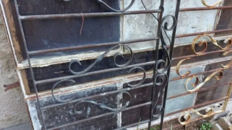 Rejas p ventanas grandes, RETENES FIA ,TOALLAs d algodon,cafetera y molinos BOSCH, picador especias, antena TV