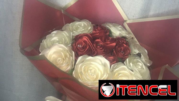 Ramo de rosas eternas perfectas para mamá